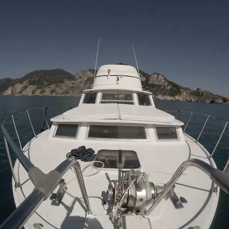 5terre On Board Hotel en barco